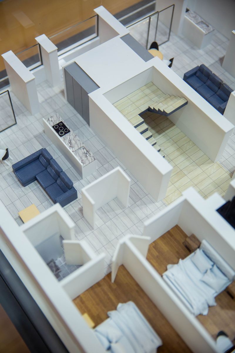 Macheta unui apartament cu finisaje, bucatarie, living si dormitoare