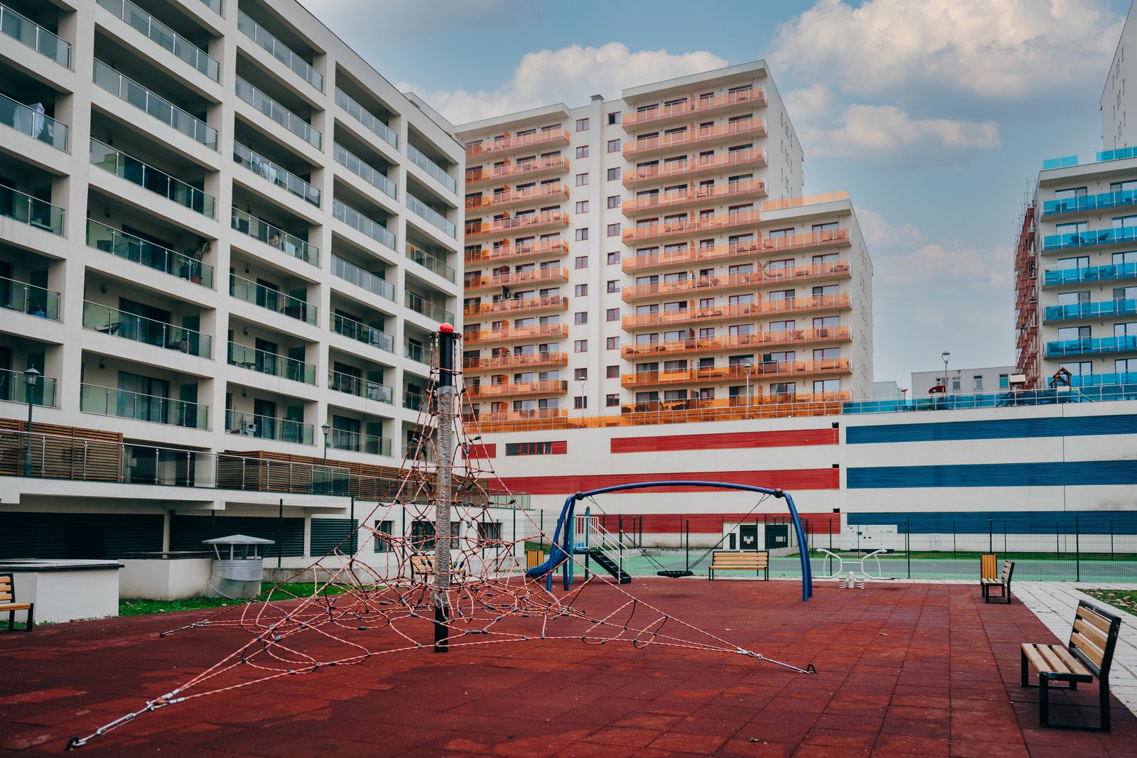 Curte interioara cu loc de joaca la VIVACITY Residence Gheorgheni